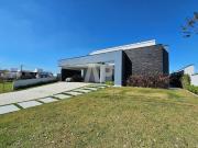 Casa com 4 suítes amplo quintal gramado com piscina à...