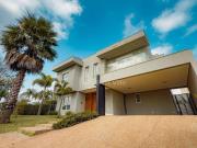 Casa com 4 suites, 480m², à venda e locaçao por R$...