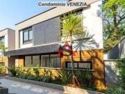 Casa com 4 suites, 4 vagas à venda, 367 m² por R$...