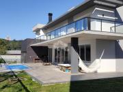 Casa com 4 suítes, 4 vagas garagem e piscina no Salgado...