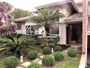 Casa com 4 suítes, 6 banheiros, área gourmet, piscina...