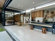 Casa com 4 suítes à venda, 350 m² por R$ 3.700.000...