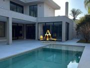 Casa com 4 Suítes à venda, 640 m² por R$ 10.800.000 18...