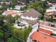 Casa com 4 suítes em localização privilegiada no Jardim...