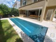 Casa com 5 dormitórios à venda, 340 m² por R$...