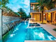 Casa com 5 dormitórios à venda, 1070 m² por R$...