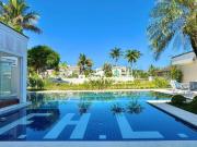 Casa com 5 dormitórios à venda, 1378 m² por R$...
