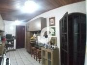 Casa com 5 dormitórios à venda, 195 m² por R$...