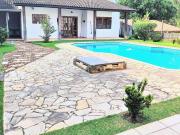 Casa com 5 dormitórios à venda, 244 m² por R$...