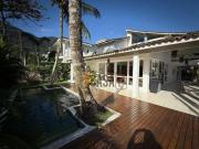 Casa com 5 dormitórios à venda, 250 m² por R$...