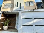 Casa com 5 dormitÃ³rios Ã venda, 300 mÂ² por R$...