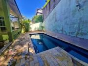 Casa com 5 dormitórios à venda, 300 m² por R$...