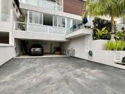 Casa com 5 dormitórios à venda, 300 m² por R$...