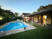 Casa com 5 dormitórios à venda, 302 m² por R$...