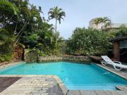 Casa com 5 dormitórios à venda, 319 m² por R$...