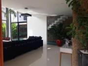 Casa com 5 dormitórios à venda, 385 m² por R$...