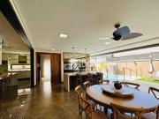 Casa com 5 dormitórios à venda, 443 m² por R$...