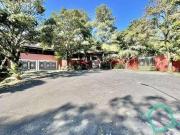 Casa com 5 dormitórios à venda, 446 m² por R$...