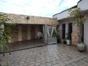 Casa com 5 dormitórios à venda, 450 m² por R$...