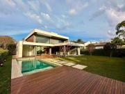 Casa com 5 dormitórios à venda, 454 m² por R$...