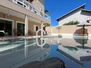 Casa com 5 dormitórios à venda, 490 m² por R$...