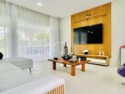 Casa com 5 dormitórios à venda, 500 m² por R$...