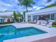 Casa com 5 dormitórios à venda, 571 m² por R$...