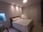 Casa com 5 dormitórios à venda, 608 m² por R$...