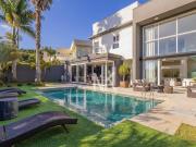 Casa com 5 dormitórios à venda, 613 m² por R$...