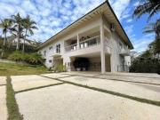 Casa com 5 dormitórios à venda, 696 m² por R$...