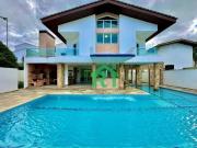 Casa com 5 dormitórios à venda, 810 m² por R$...