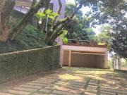 Casa com 5 dormitórios à venda, 921 m² por R$...