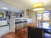 Casa com 5 dormitórios e 6 vagas com 645m² no Sétimo Céu...