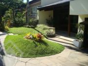 Casa com 5 dormitórios em Porto Alegre