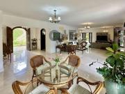 Casa com 5 dormitórios, sendo 5 suítes para venda Granja...