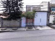 Casa com 5 Quartos e 2 banheiros à Venda, 300 m² por R$...