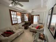 Casa com 5 Quartos e 3 banheiros à Venda, 272 m² por R$...