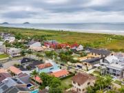 Casa com 5 quartos e 3 vagas à venda em Pontal do Paraná