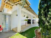 Casa com 5 Quartos e 4 banheiros à Venda, 298 m² por R$...