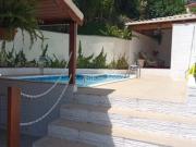 Casa com 5 Quartos e 5 banheiros à Venda, 300 m² por R$...