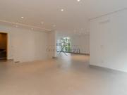 Casa com 5 Quartos e 5 banheiros à Venda, 450 m² por R$...