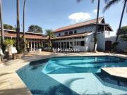 Casa com 5 Quartos e 6 banheiros à Venda, 561 m² por R$...