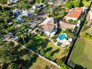 Casa com 5 Quartos e 8 banheiros à Venda, 800 m² por R$...