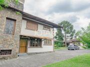 Casa com 5 quartos e um jardim maravilhoso j8