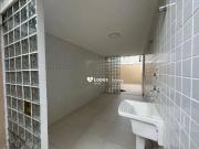 Casa com 5 quartos para alugar, 237 mÂ² por R$...