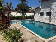 CASA COM 5 QUARTOS SENDO 1 SUÍTE COM PISCINA E...