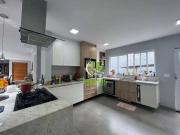 Casa com 5 Quartos à venda, 200 m² por R$ 3.000.000...