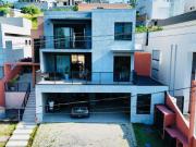 Casa com 5 Suítes, 500 m² à Venda por R$ 2.450.000...