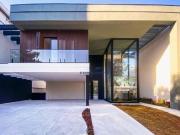 Casa com 5 Suítes à VENDA na Granja Viana em Condomínio...