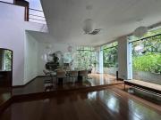 Casa com 5 suítes e 8 vagas no Jardim Guedala